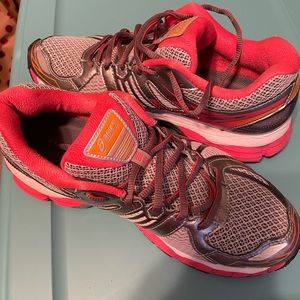 SALE!! 🎊🎉 Womens ASICS 9.5 cross fit tennis shoe